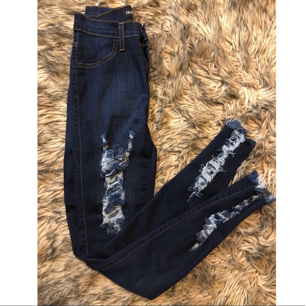 FASHION NOVA RIPPED JEANS SIZE 5 (W26)
